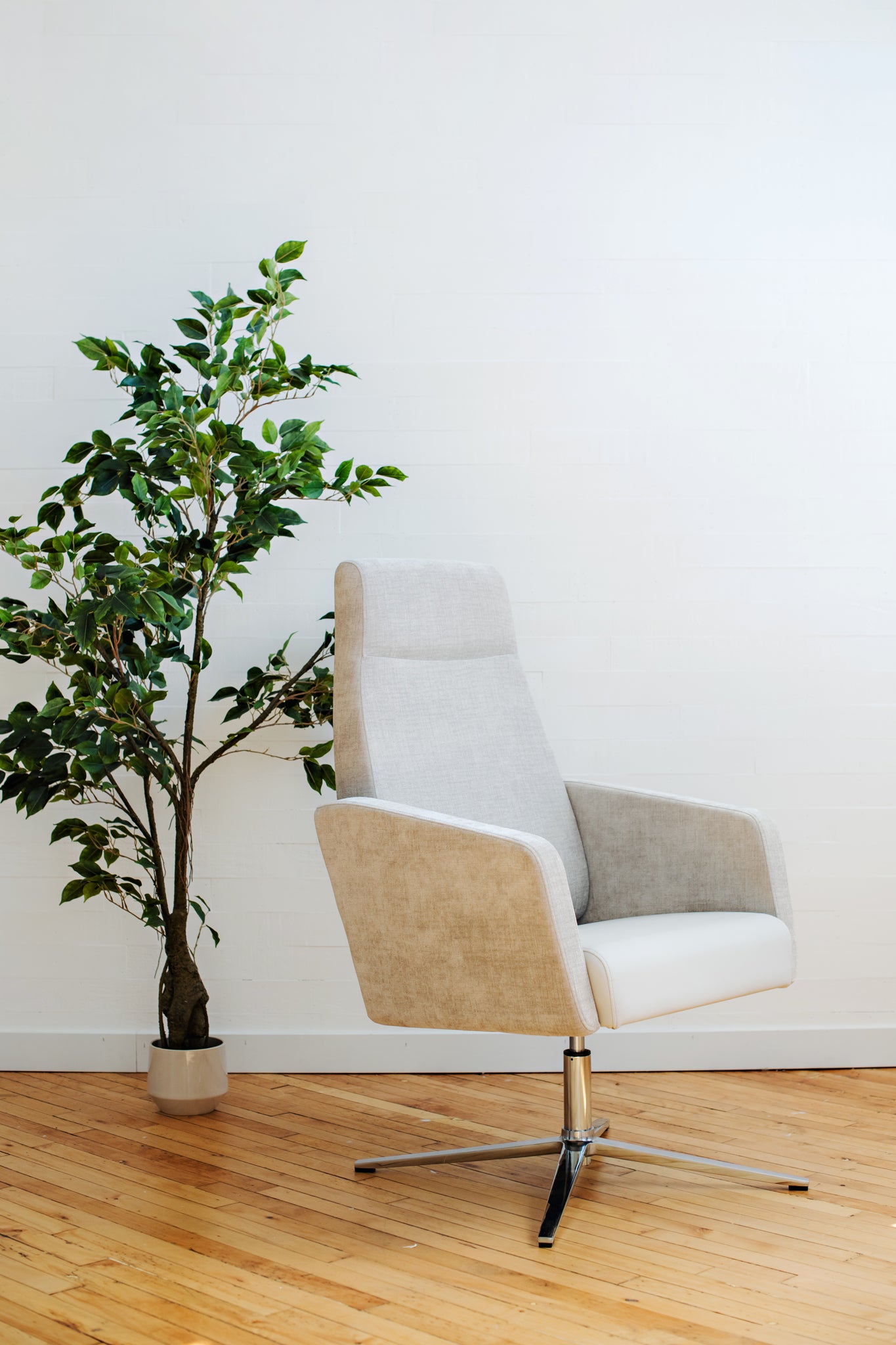 Abrazo Metal Seating Collection